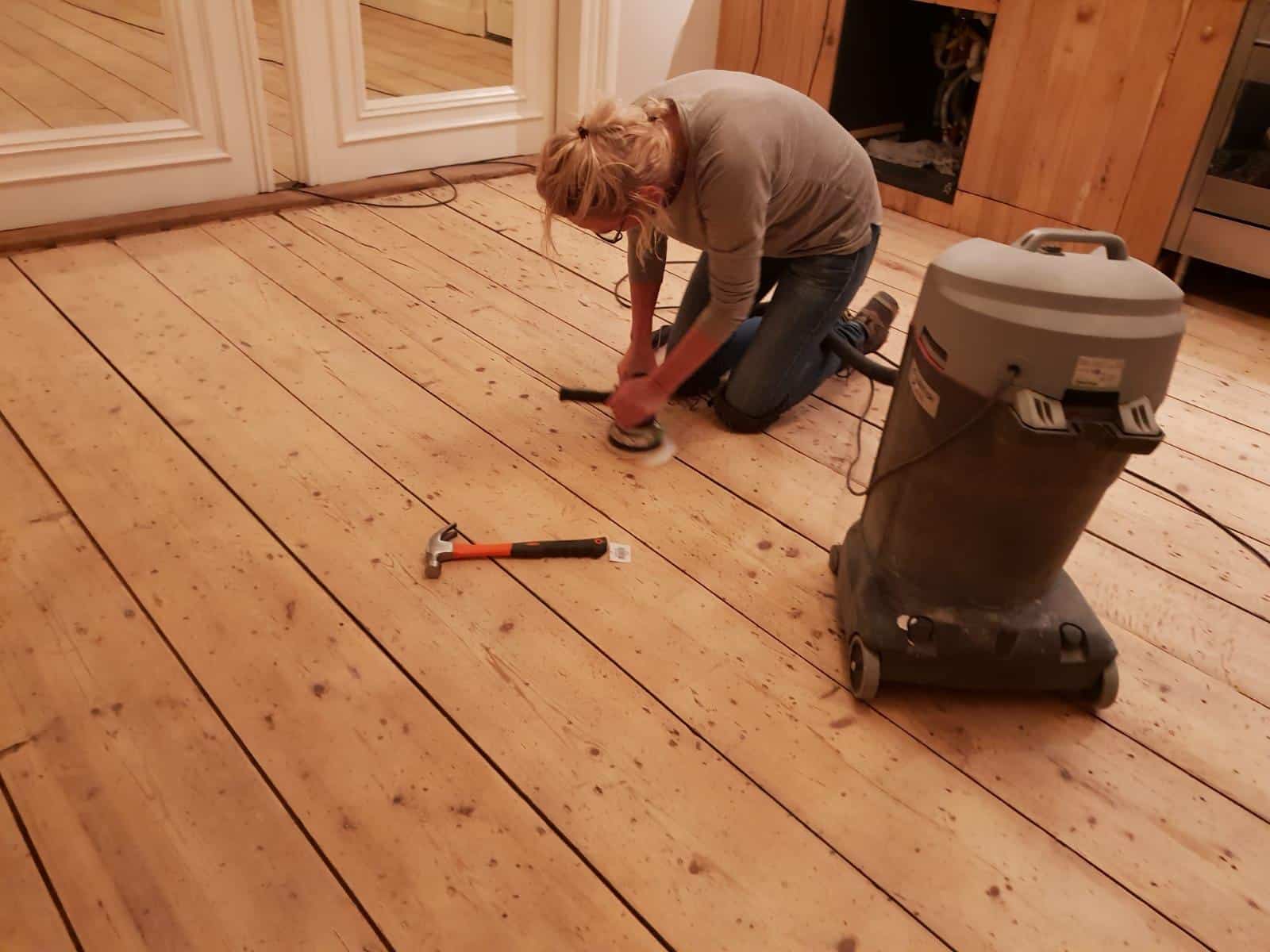 Zonsverduistering Rijk Penelope Houten vloer schuren - Woodstock vloeren houten vloer schuren
